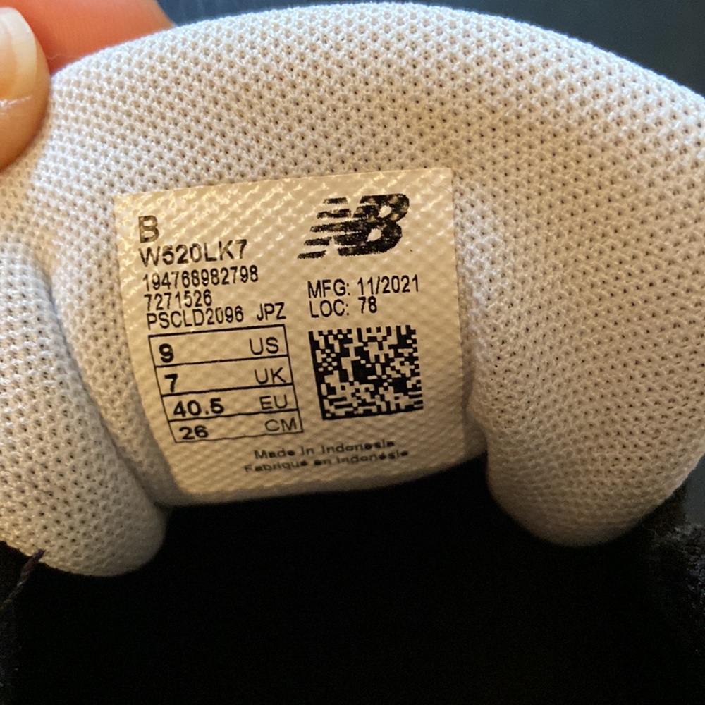 New Balance women’s 520 sneakers, size US9 - Picture 8 of 8
